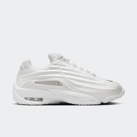 "Hot Step" Sneaker